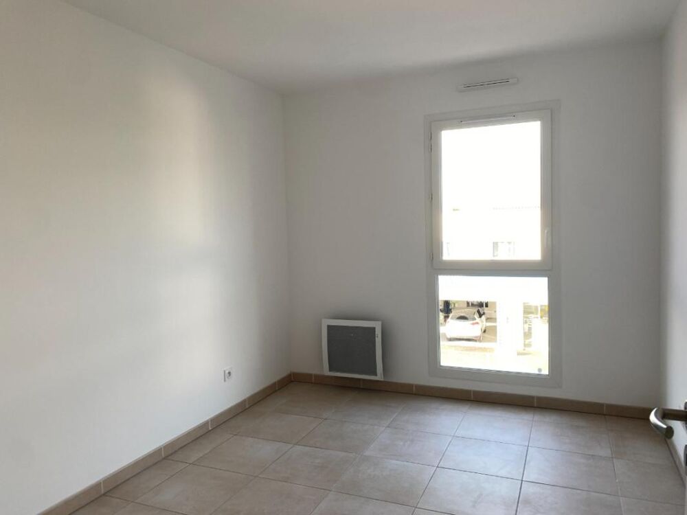 T3 avec balcon et parking à ARLES