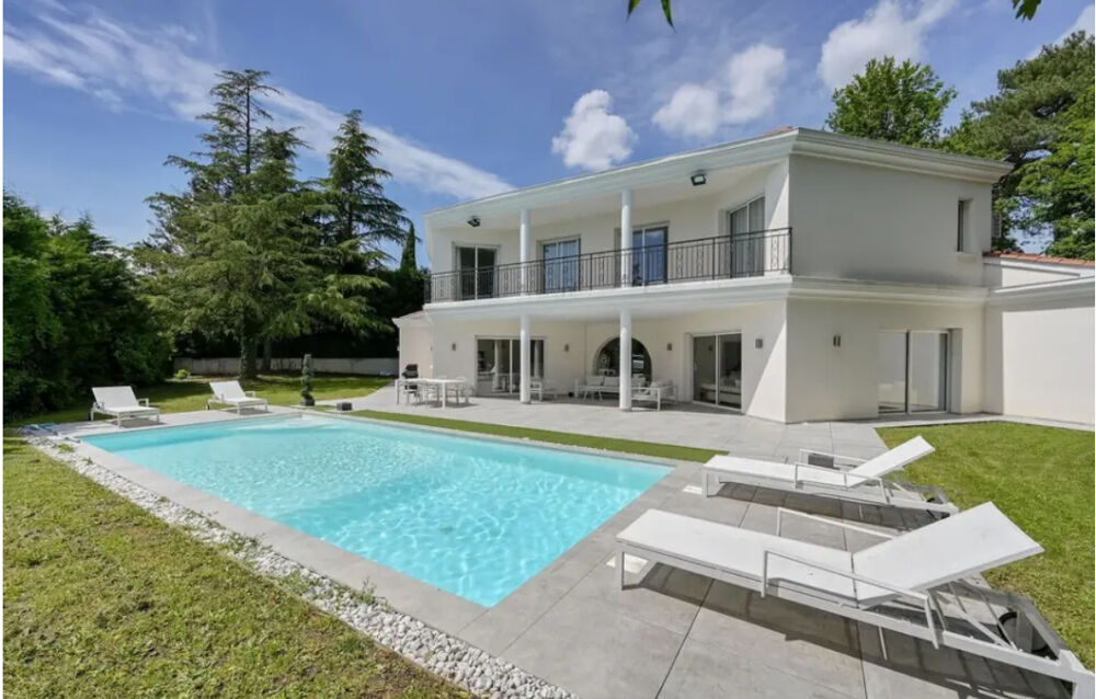 Maison Ecully Tronchon.1650000. 7 pièce(s) 286 m2 .5 chambres .terrain 1890m2.piscine.jardin