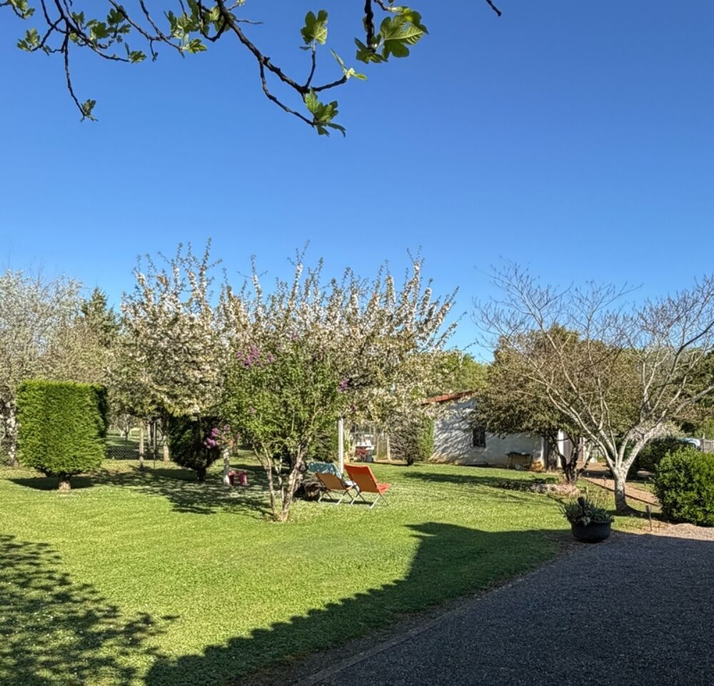 Cellefrouin. Maison 135 m² avec garage et véranda sur terrain de 12775 m²