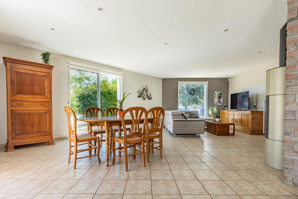 Vente Maison Maison Mouzillon 6 P . 4 Chs . Bureau . 177.85 M² . Double garages . T 1153 M² . Sous-sol Mouzillon