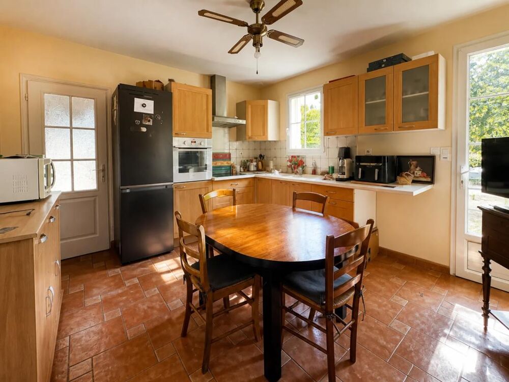 Vente Maison Maison de 8 pièces de 153 m² situé à Petosse Petosse