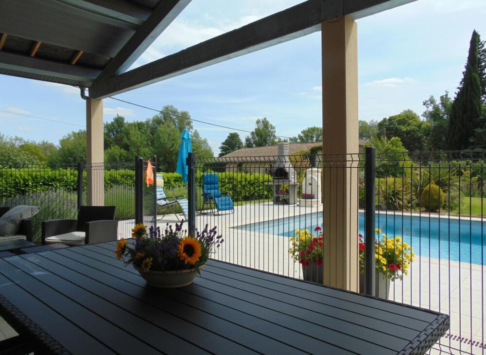 Au 31290- Villa contemporaine - 4 chambres avec piscine - Grand terrain