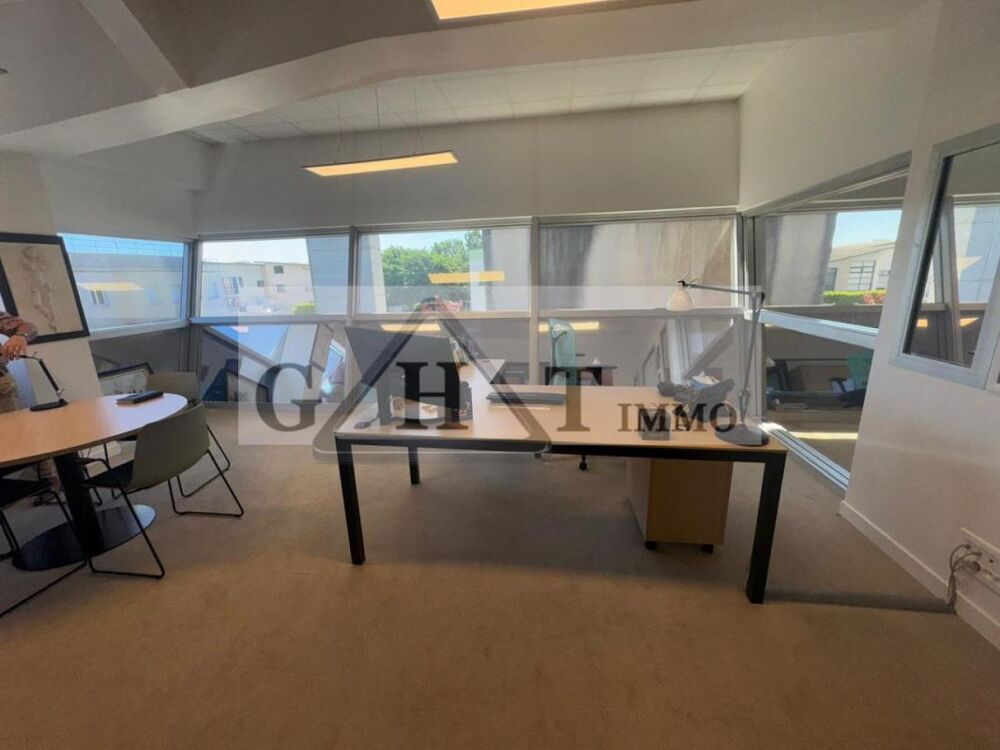   ENTREPOT BUREAUX 960 M2 A LA VENTE A CHAMPIGNY SUR MARNE 