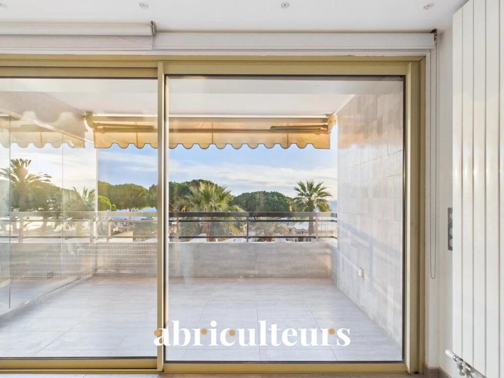 Vente Appartement Élégant appartement rénové - 4 Pièces - Terrasse - 84m² - Vue mer panoramique - Juan-les-Pins Antibes