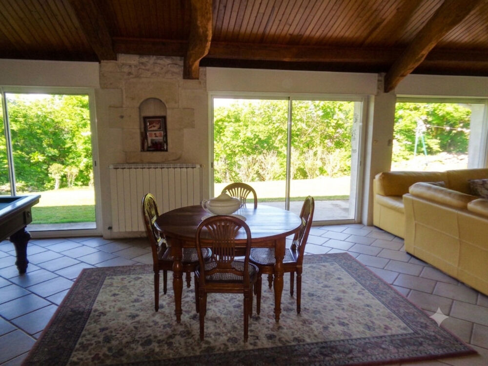 Maison charentaise en pierre rénovée  163 m² habitables  Saint-Ciers-du-Taillon (17240)