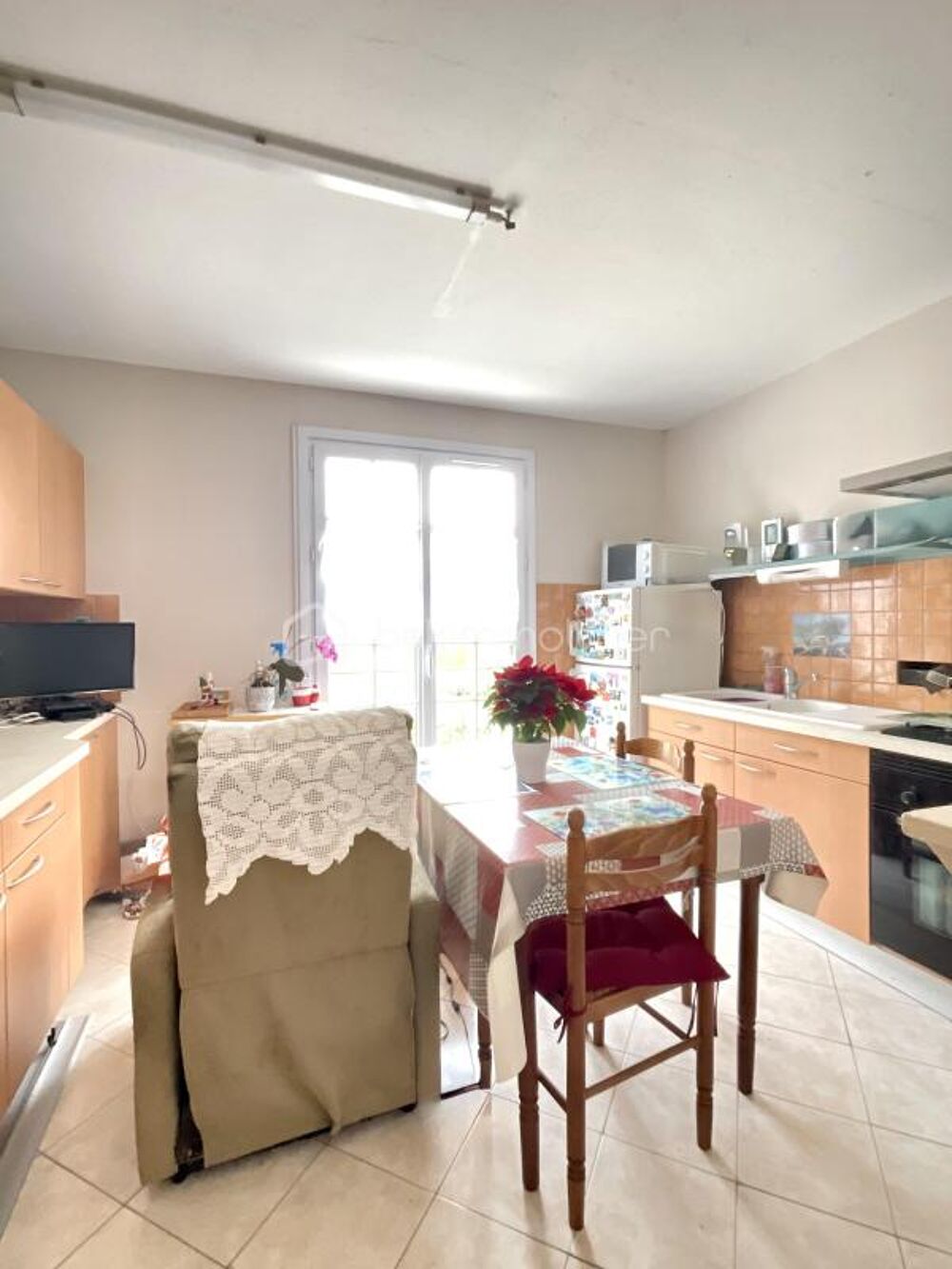 Maison individuelle avec sous-sol total, 93 m2 carrez et 125 m2 habitable, jardin de 800 m² et fort potentiel