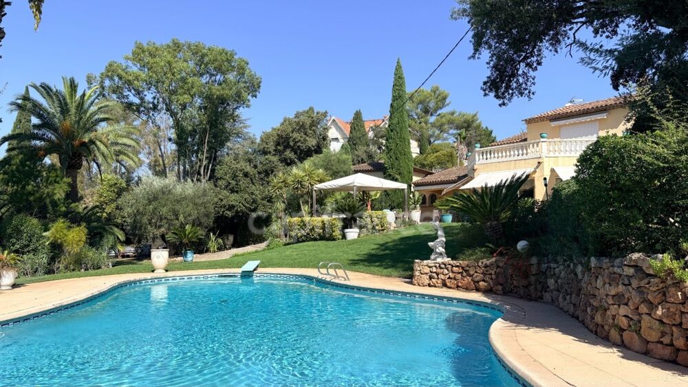 à vendre  Propriété/château Saint-Raphaël (83700)