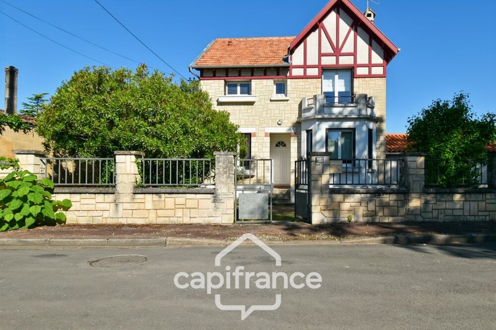 Maison de ville rénovée à vendre 5 pièces SAINT JEAN D'ANGELY (17) sur 580m² de terrain avec garage