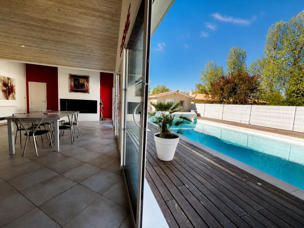 Vente Maison Maison de 7 pièces de 218 m² à Yvrac Yvrac