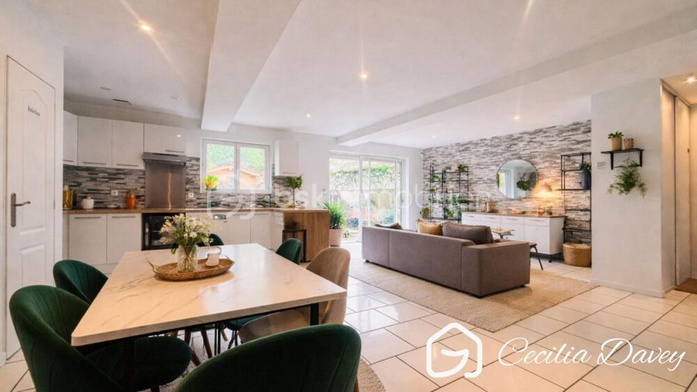 Vente Maison *** Nouveauté : En plein cœur de la ville de Sens, coup de cœur assuré pour cette jolie Maison du XIXème siècle avec son jardin Sens