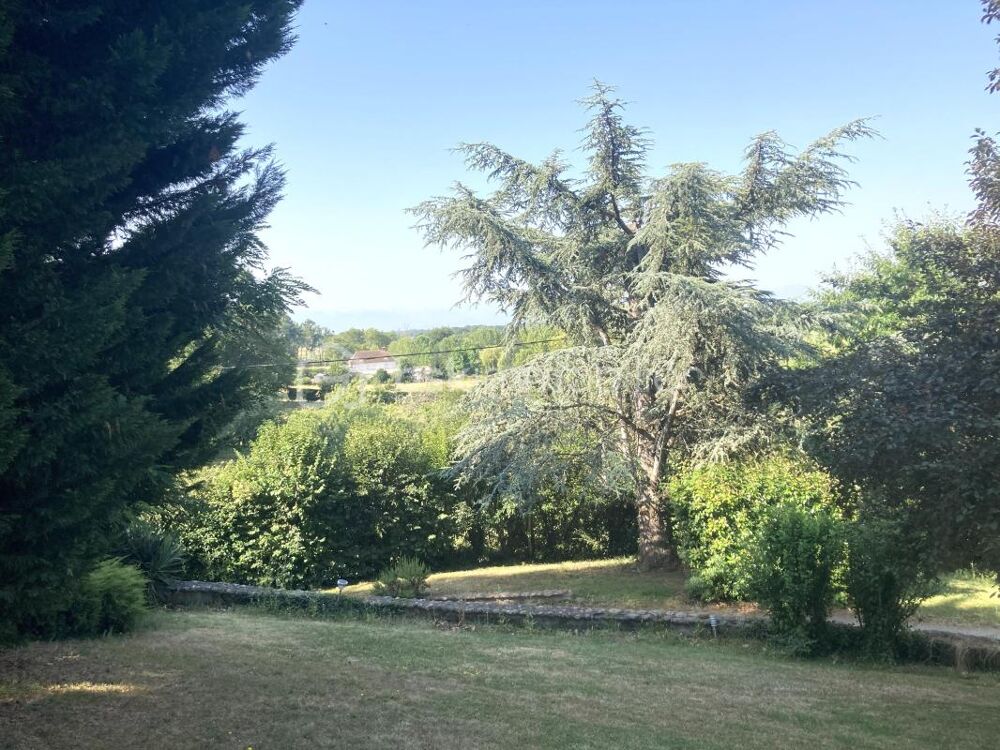 Villa avec piscine et vue Pyrénées à Lacassagne