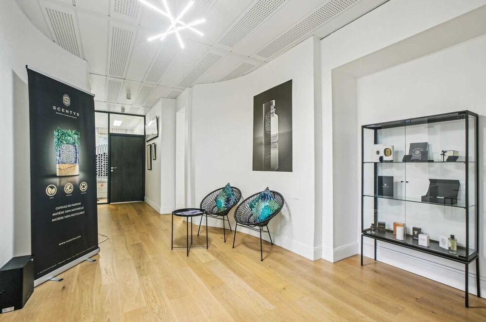   Bureaux câblés et climatisés, traversants à deux pas de la Place de la Madeleine Paris 8