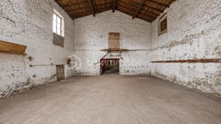  Remise / Grange à vendre 5 pièces 300 m²