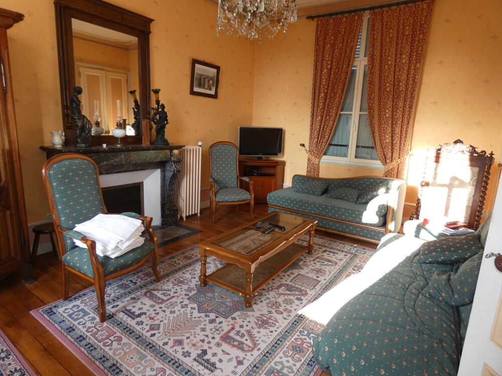 à vendre  Propriété/château Villeloin-Coulangé (37460)