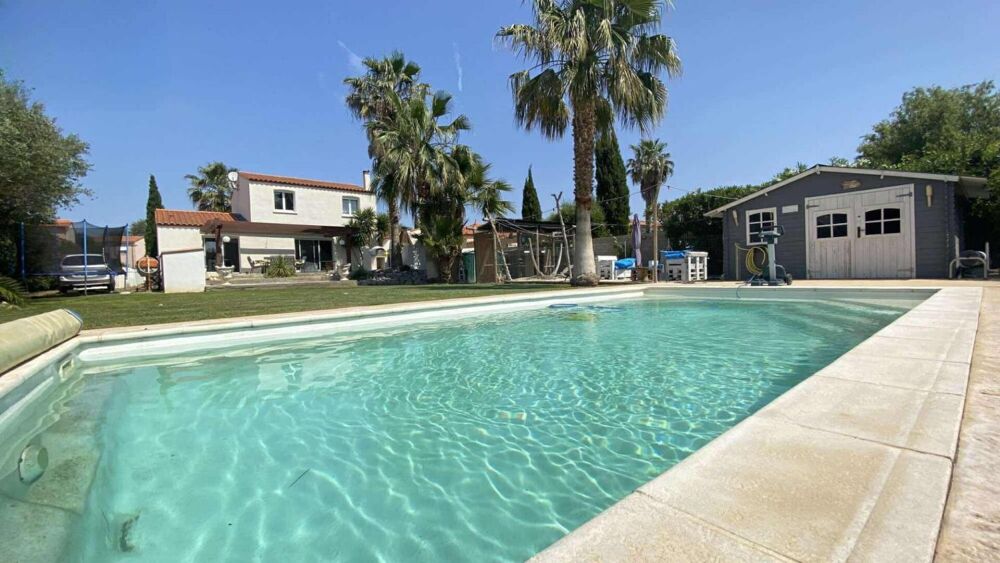 Magnifique villa de 110 m² en R+1 sur un terrain de 1853 m² avec piscine et sans vis-à-vis