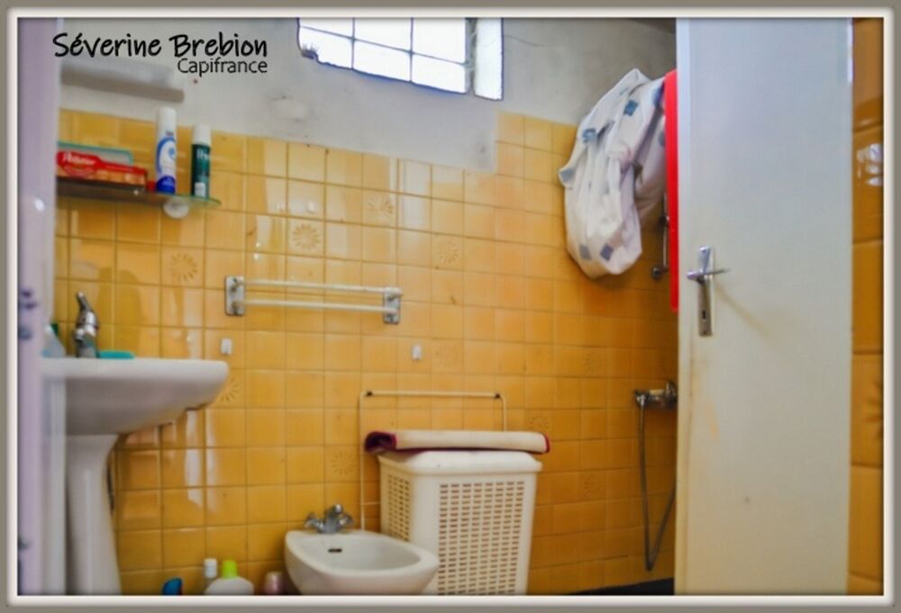 ? Grande maison à rénover + atelier  Idéale pour famille ou investisseur  Celles-sur-Durolle (63)