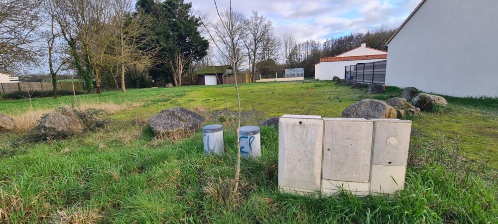 Vente Terrain Terrain constructible, viabilisé Gorges 701 M² (360 M² en 1AU et 74 M² en UC) : gaz, électricité, eau, tout à l'égout Gorges