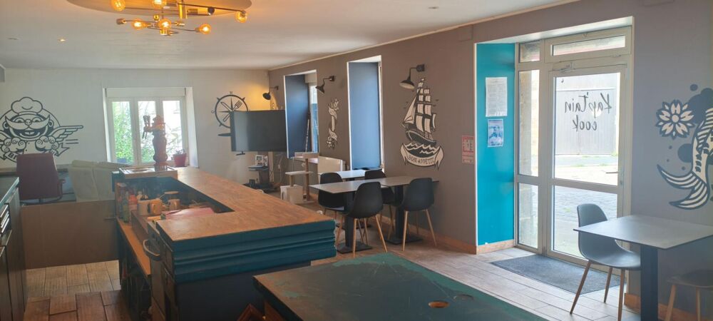 Plougonver, Bien à usage mixte Bar/Restaurant/Appartement T4 + terrain constructible avec hangar et dépendances