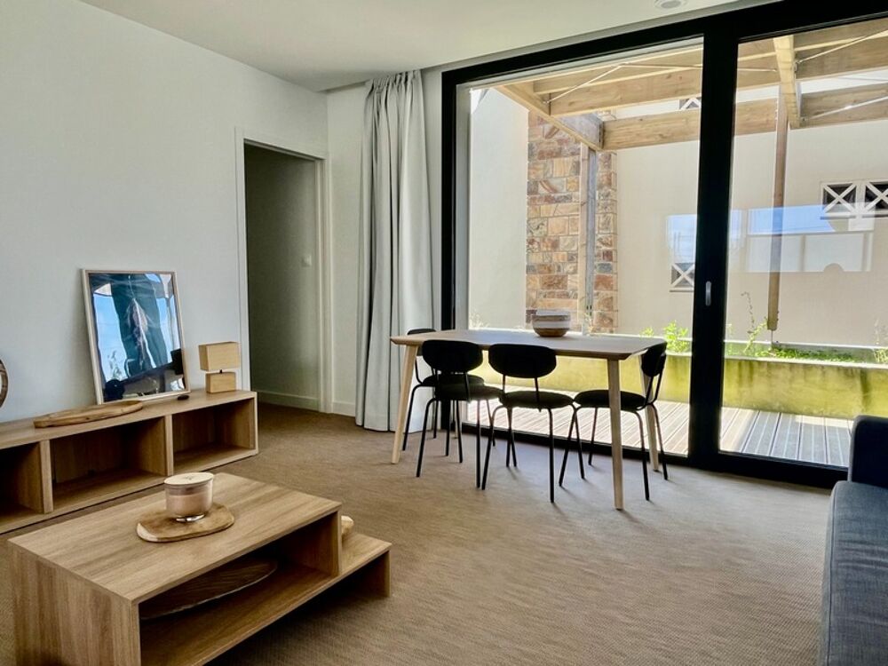 CROZON CENTRE  T2 NEUF MEUBLÉ AVEC TERRASSE 17 m²  VUE BAIE DE MORGAT  LOCATAIRE EN PLACE