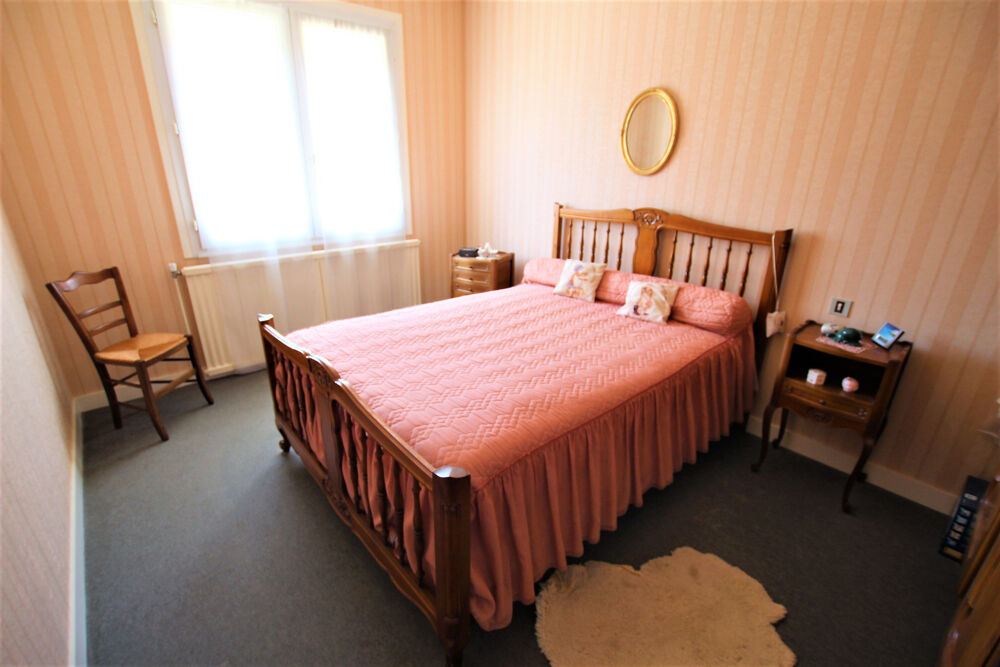 Dpt Charente Maritime (17), à vendre SAINT JEAN D'ANGELY maison P5 de 144 m² habitables avec garage