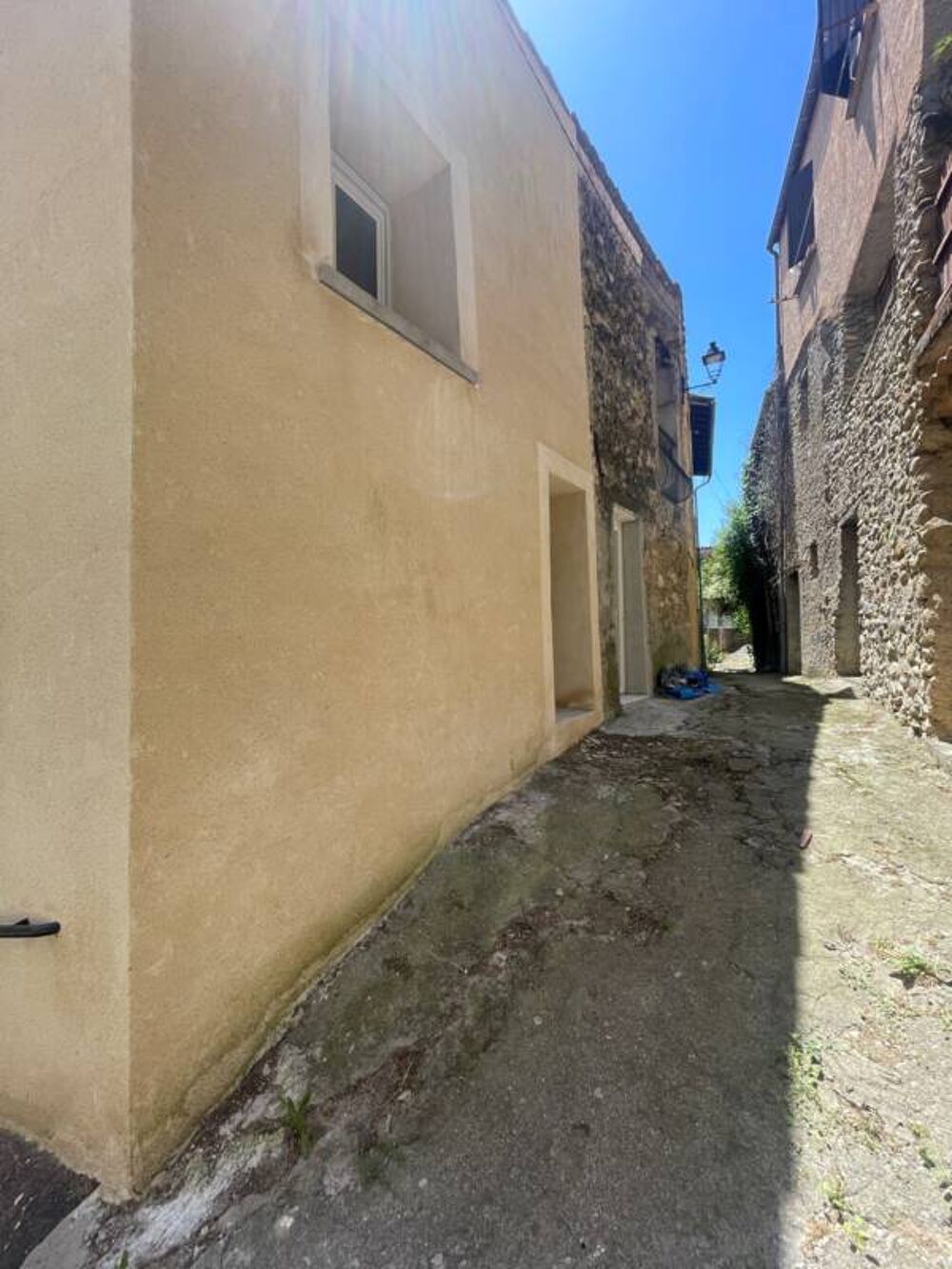 Maison de village 54 m2 à terminer, sise à 04290 Volonne