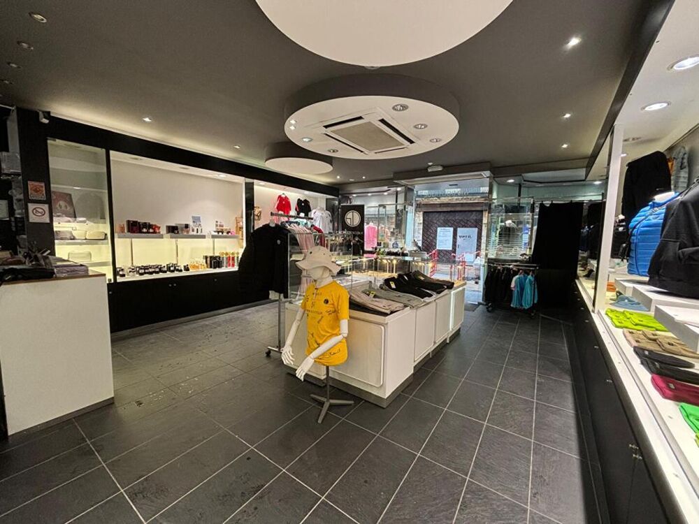 Vente Immeuble Immeuble Nevers 298m2 - A rénover - Local commercial et appartements - centre ville Nevers