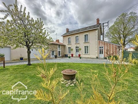 Dpt Deux Sèvres (79), à vendre OIRON maison P6 de 179,7 m² - Terrain de 956,00 m² 239000 Oiron (79100)