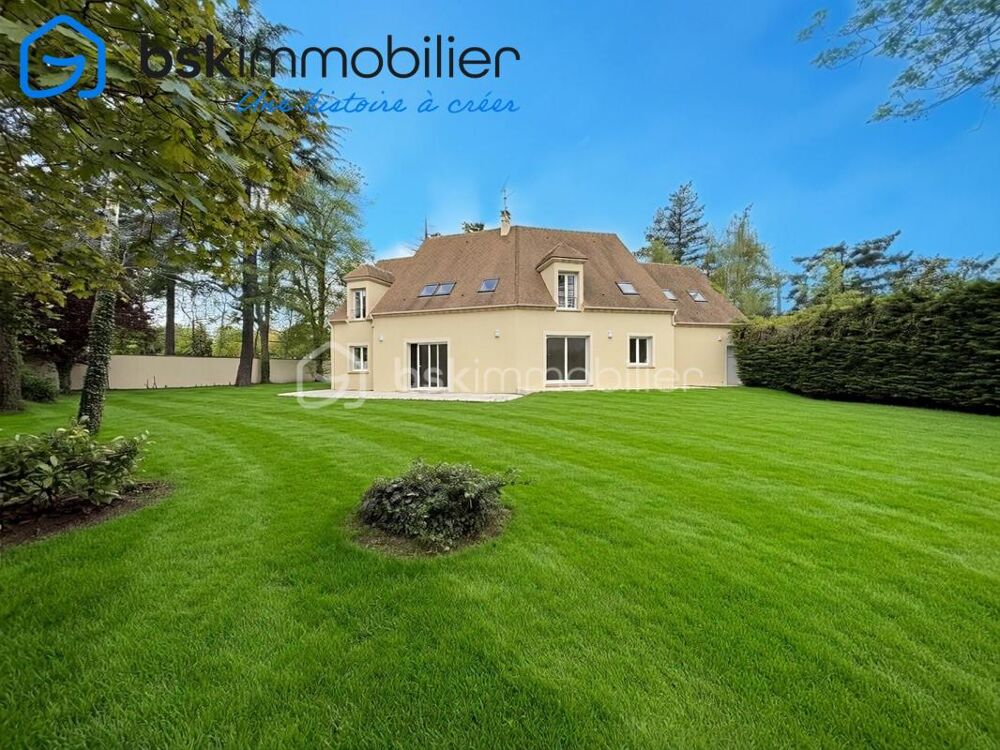 Élégante demeure familiale de 245 m² sur un terrain de 1 700 m²  Feucherolles