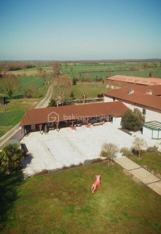  Propri�t�/ch�teau � vendre 15 + pi�ces 3000 m�