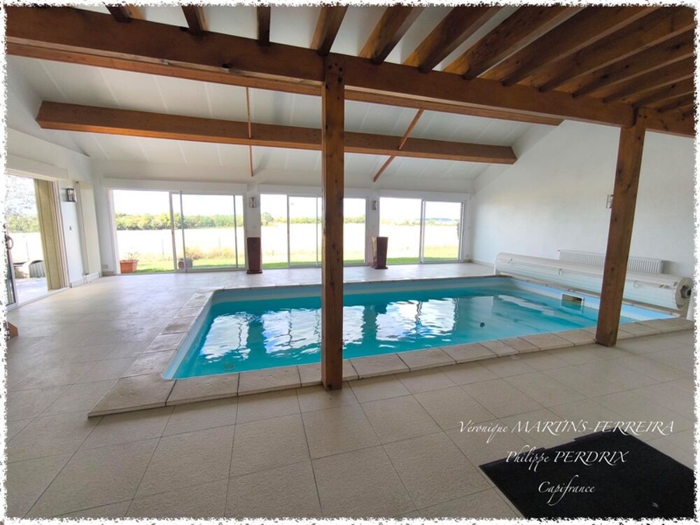 Maison spacieuse avec piscine intérieure et très belles prestations