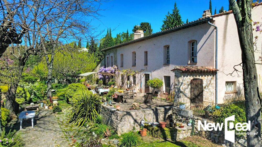 Elégante bastide d'environ 300m² sur 1,35 hectare de terrain