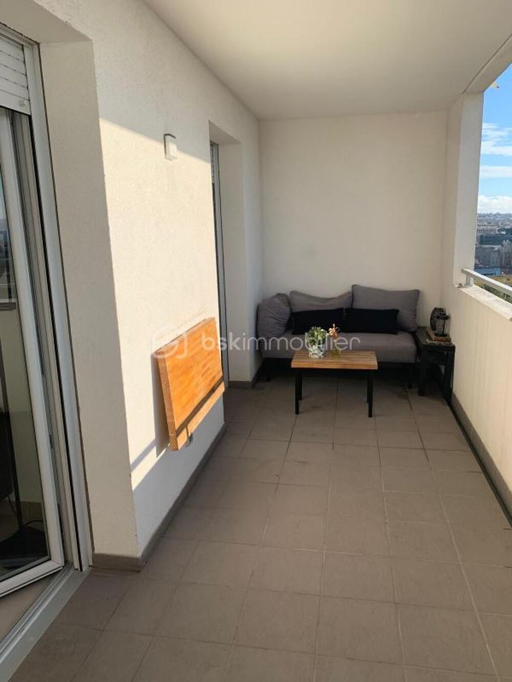Vente Appartement MARSEILLE – T2 EN ÉTAGE ÉLEVÉ AVEC GRANDE TERRASSE ET VUE MER Marseille 3