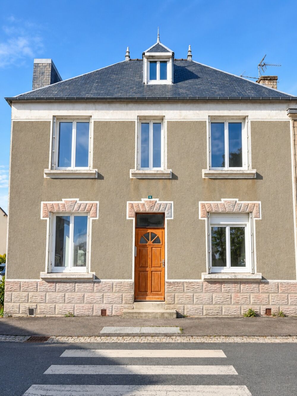 PLÉVIN  Maison 3 chambres en hypercentre  Un bien aux multiples possibilités