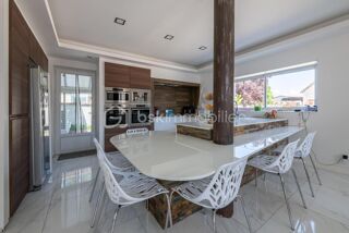  Propri�t�/ch�teau � vendre 8 pi�ces 364 m�