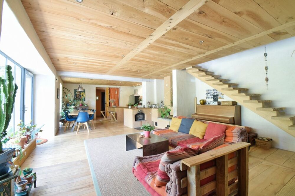 EXCLUSIVITE / Très belle maison avec dépendances et terrain / 63160 Glaine Montaigut