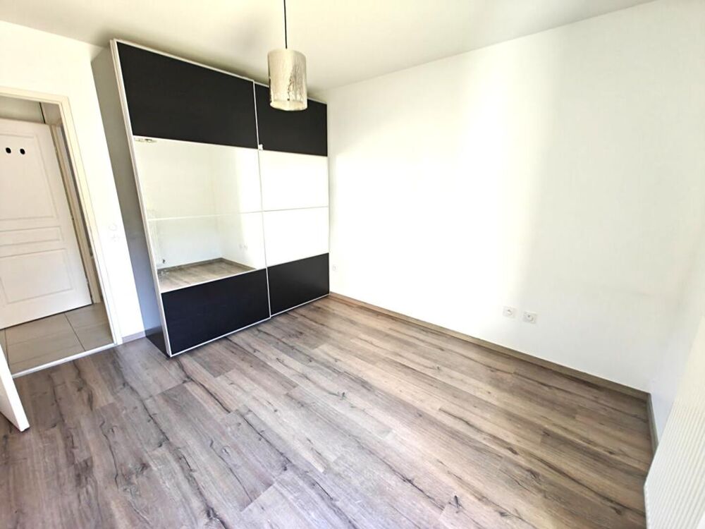 Vente Appartement ÉCHIROLLES  T3 RÉCENT 66,90 M²  TERRASSE ?PARKING  DPE B  QUARTIER NAVIS Echirolles