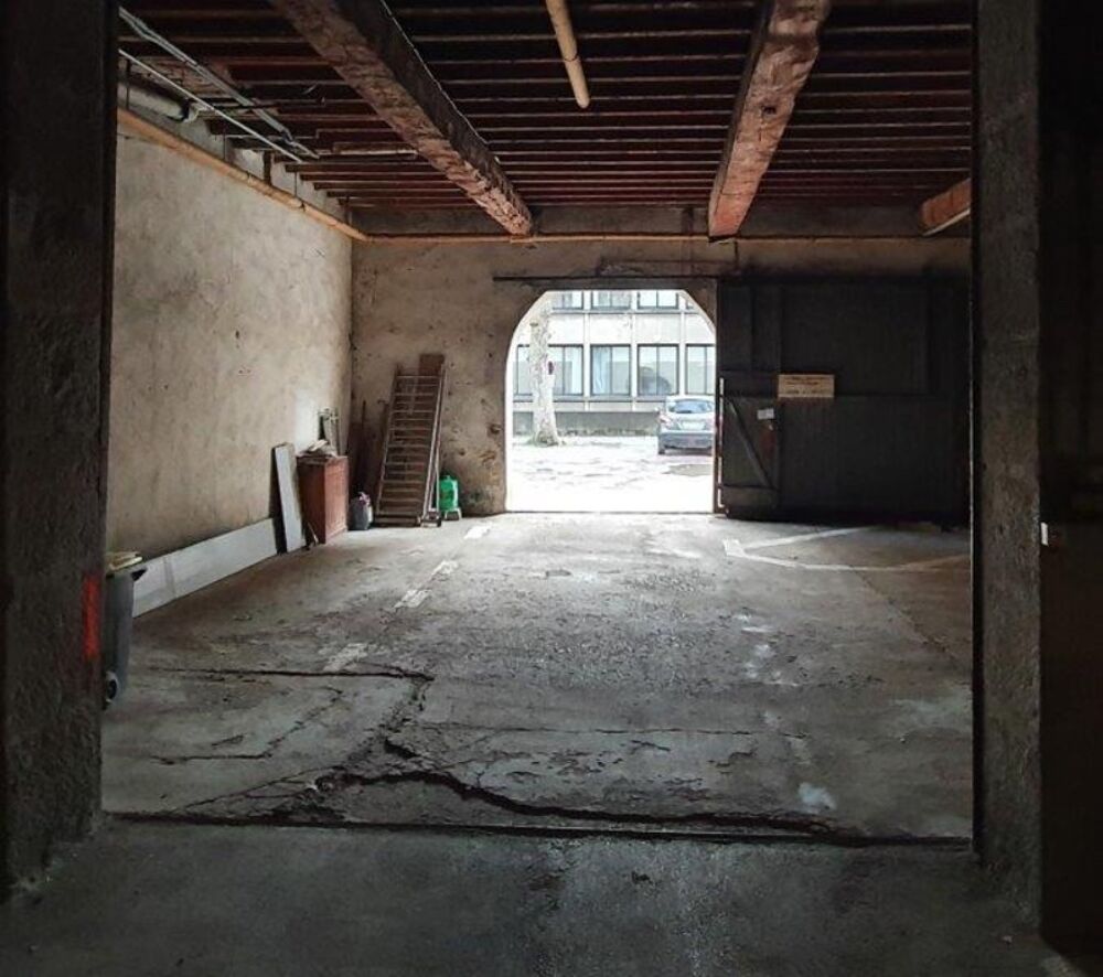 Vente Maison Dpt Aude (11),  vendre CARCASSONNE maison P4,  130m2 environ 15 places parking dans garage 286m2 Carcassonne