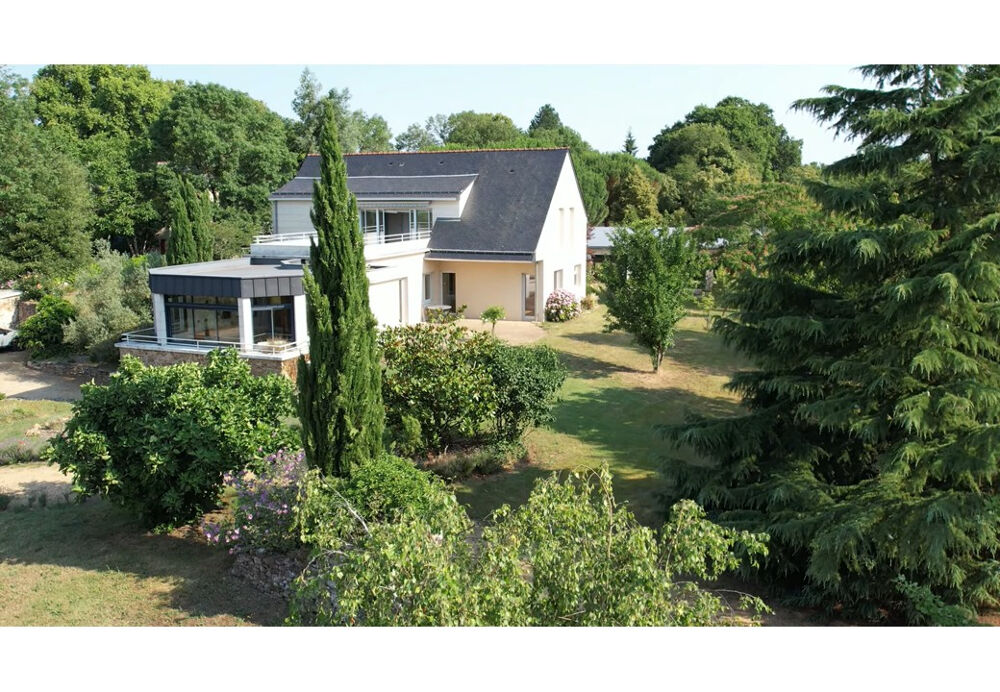 Vente Maison Maison d'architecte La Chapelle Saint Laud 8 pièces 244 m2 La chapelle saint laud