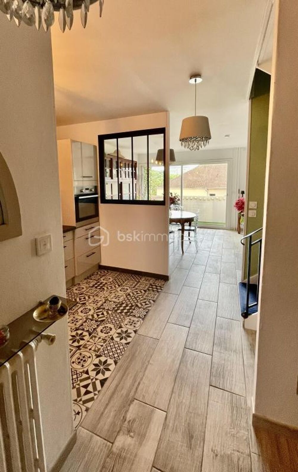 Le duplex qui réconcilie les amoureux de la maison et de l'appartement !  3 chambres, sous-sol total, garage et aucun voisin au