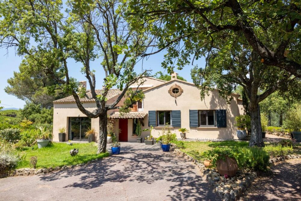 FREJUS - Hameau de Valescure - Villa 175 m² , dépendance, 4 chambres