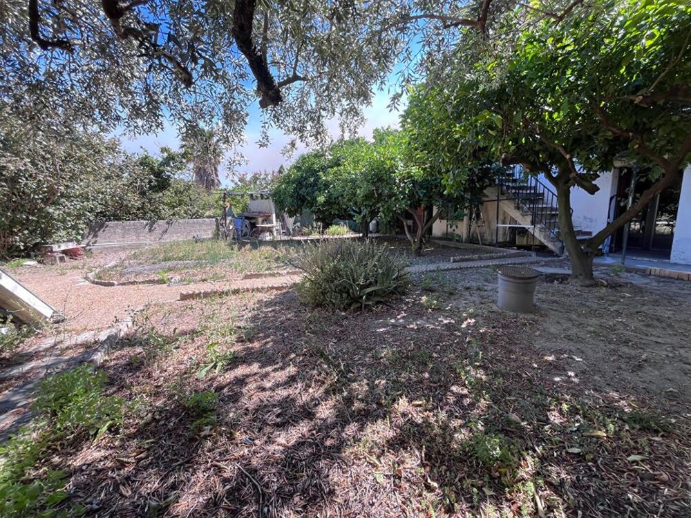 Charmante maison familiale de 230 m² avec double garage et jardin sur un terrain deux faces