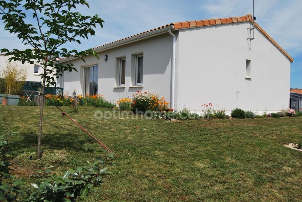 Belle maison de plain pied comprenant 3 chambres avec un DPE A