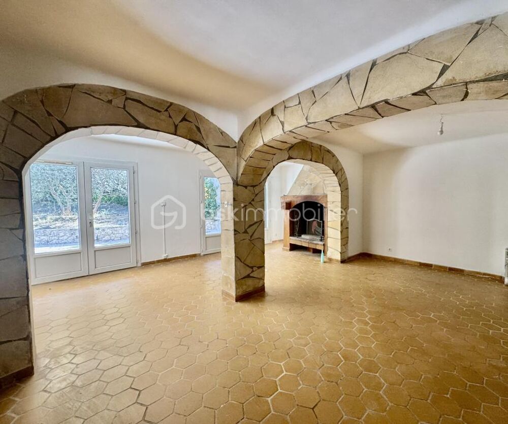 Appartement vide dans villa de type 4