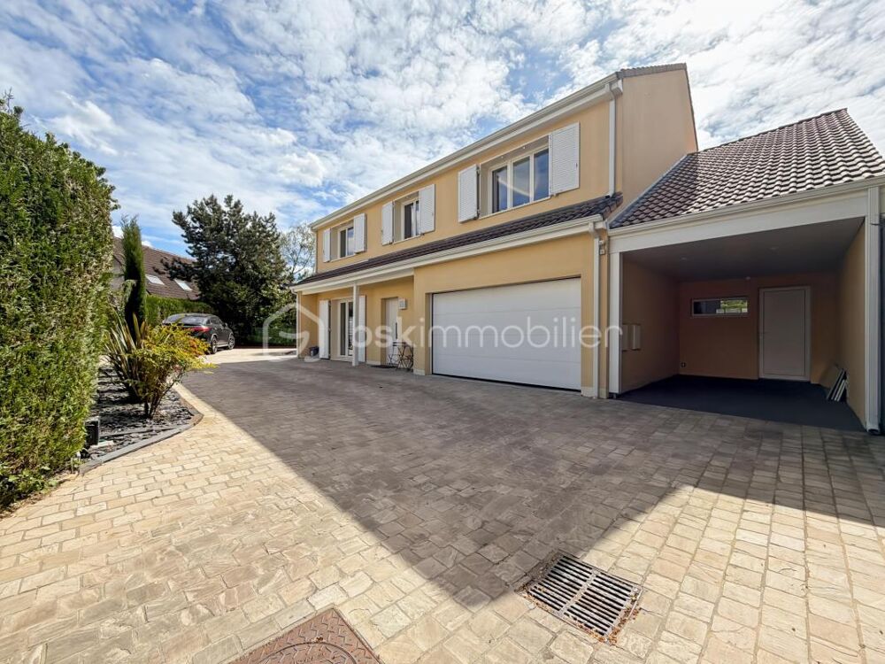 Découvrez cette rare maison avec piscine dans un cadre exceptionnel !