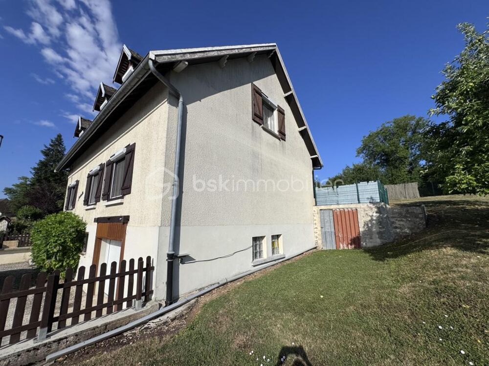 Vente Maison La maison où chacun a enfin sa place : 153 m², 5 chambres possibles, sous-sol total, 2 garages, 1 979 m² clos Vitry le croise