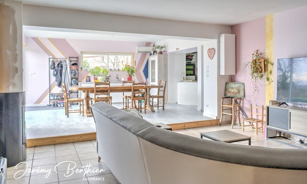 JUJURIEUX (01)  Hameau de Chenavel  Maison 115 m² - Terrain 236 m² - 3 chambres