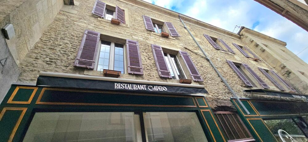Maison de ville comprenant un duplex d'environ 150 m² et un local commercial de 100 m² , au coeur du centre historique de Périgu