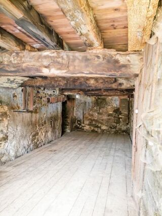 Maison 4 pièces 120 m² · à Thiers · 120 m² · 20 000 €