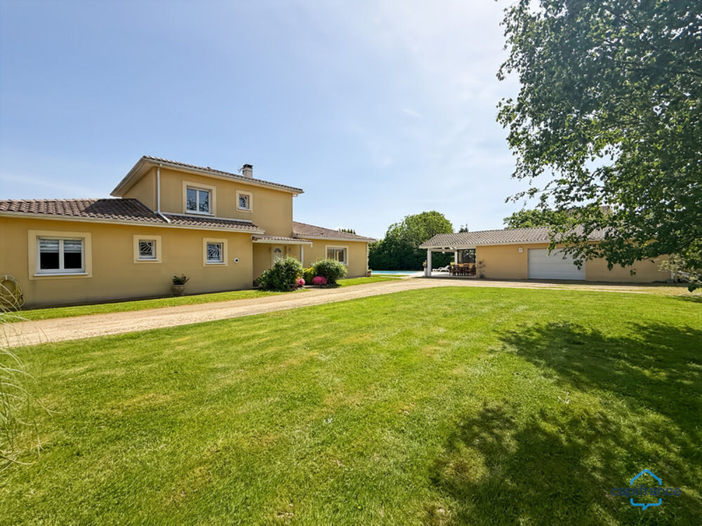 Dpt Landes (40), à vendre AIRE SUR L'ADOUR maison contemporaine T6 de 202m² habitables + terrases, pool house, garage de 60 m² e
