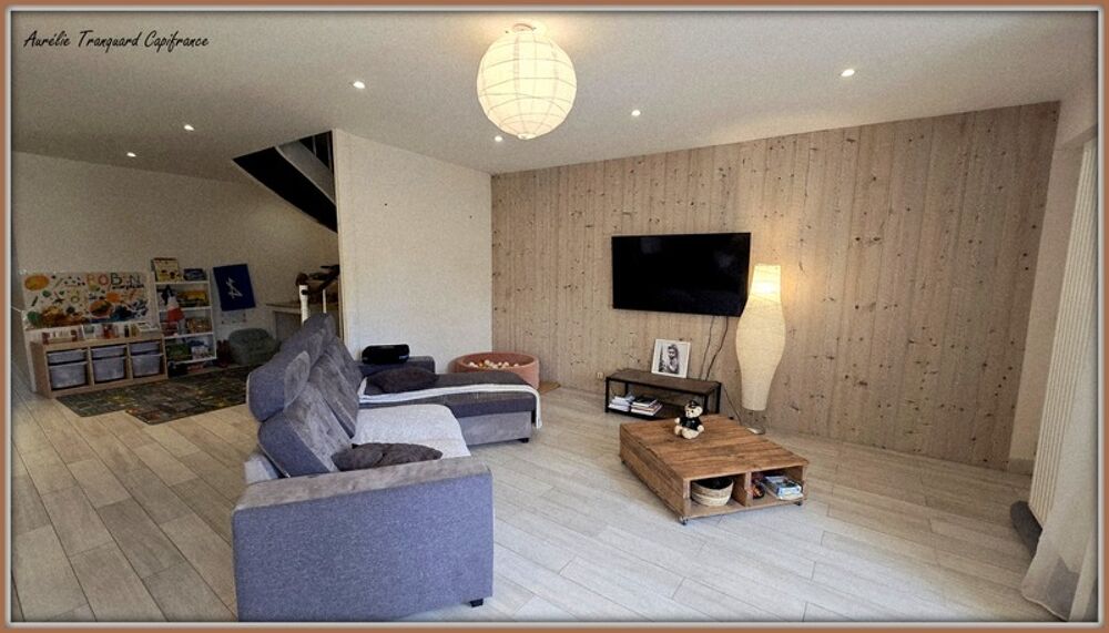 Vente Maison Maison à vendre 5 pièces d'environ 126m² à SAINT JEAN D'ANGELY (17) 4 chambres, 1 garage, proche centre ville, sur un terrain d' Saint jean d angely